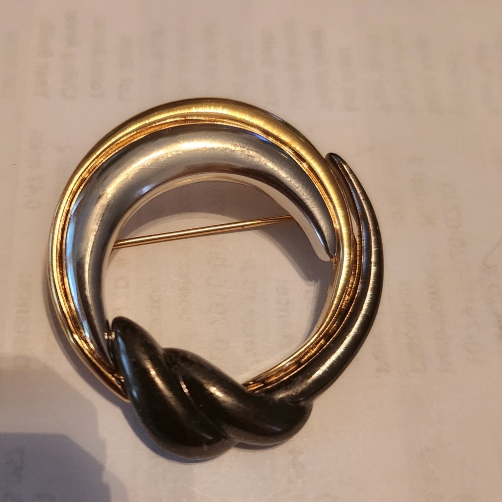 Monet brooch